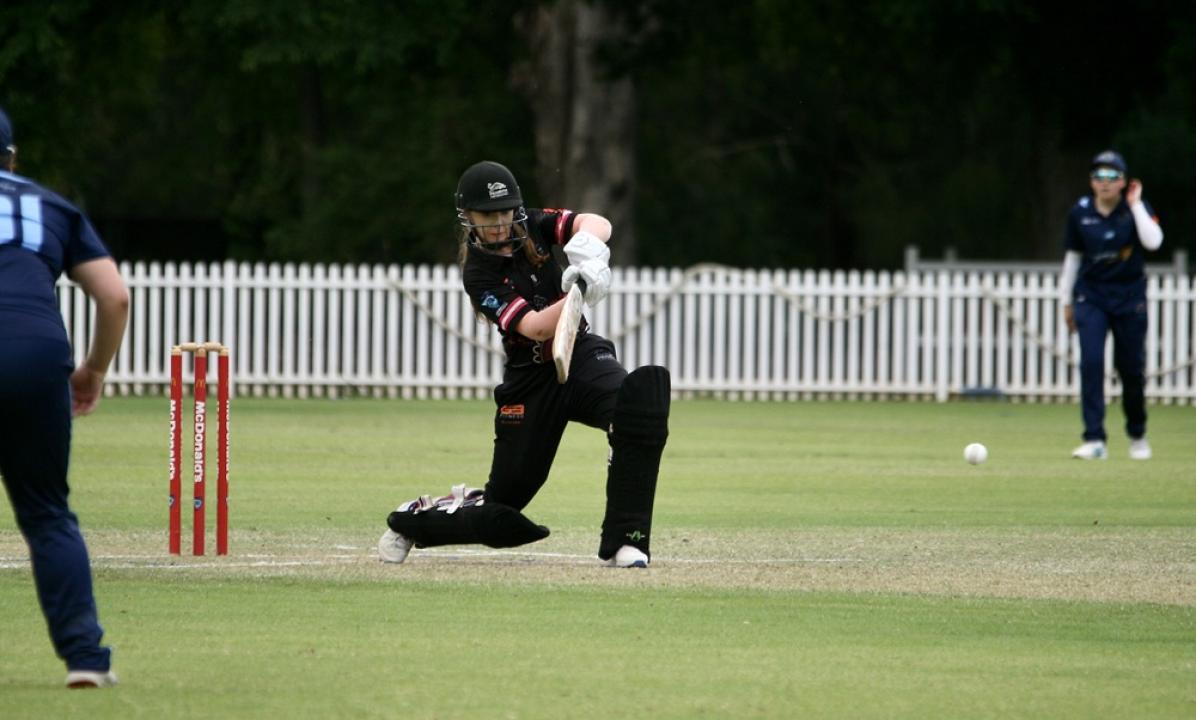 Amelia Crouch batting